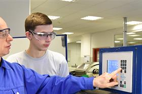 CNC-gesteuerte Fräsmaschinen ShopMill  Manuelles Programmieren  (mit 840D sl SINUMERIK Operate) 